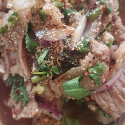 น้ำตกเนื้อติดมัน