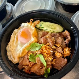 ข้าวหมูกระเทียว+ไข่ดาว