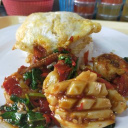 กระเพราทะเล ราดข้าว