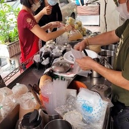 ร้านน้ำรากบัวเฮียตี๋