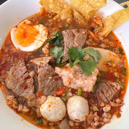ก๋วยเตี๋ยวต้มยำไข่