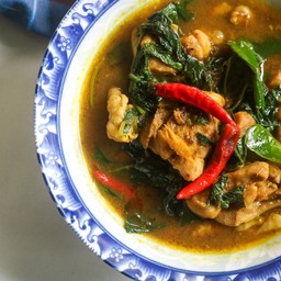 แกงคั่วไก่ใบยี่หรา