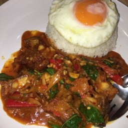 ข้าวหมูกรอบผัดพริกเผา