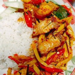 ผัดพริกแกงหน่อไม้