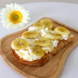 ปังแผ่นวิปครีมกล้วยคาราเมล