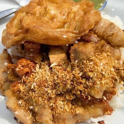 ข้าวหมูกรอบกระเทียม+ไข่เจียว