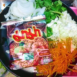 ร้านยำเสียบไม้ ร้านอยู่ติด..คอนโดไลฟ์ห้วยขวาง