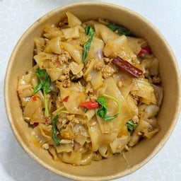 เส้นใหญ่ผัดกะเพราหมูสับ