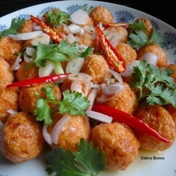 ยำลูกชิ้นหมูทอด - ทอด