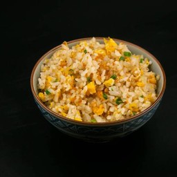 ข้าวผัดกระเทียมใส่ไข่