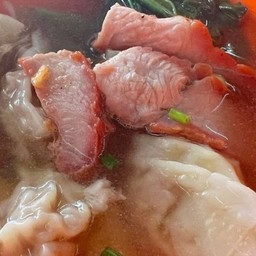 เกี๊ยวน้ำหมูแดง