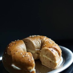 โฮลวีทเบเกิล whole wheat bagel with cream cheese l greek yogurt