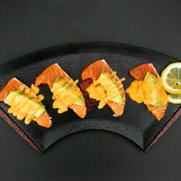 แซลมอนอโวคาโด้ราดซอสซาชิมิ