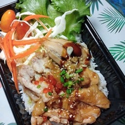 ข้าวไก่เทอริยากิซี่โครงหมูทงคัตสึวาคุวาคุ