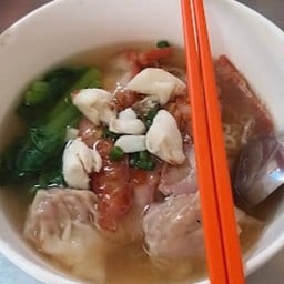 บะหมี่เกี๊ยวหมูย่าง เนื้อปู น้ำ