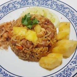 ข้าวผัดสับประรด