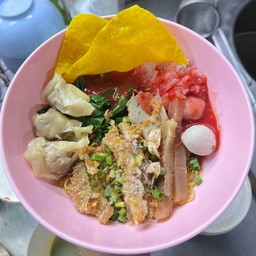 บะหมี่เกี๊ยวเย็นตาโฟไก่กรอบ