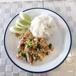 จิ้นส้มคั่วไข่ราดข้าว