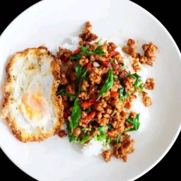 หิวดึกหรอสั่งสิจ๊ะ กระเพรา มาม่าห่อไข่ อ่อนนุช