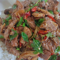 ข้าวกะเพราหมูตุ๋น
