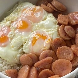 ข้าวไข่ดาวยางมะตูมกับกุนเชียงทอดแถมน้ำพริก