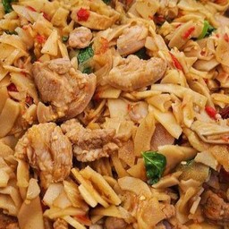 ผัดหน่อไม้ดองไก่