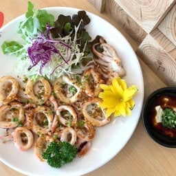 อิกะกาลิคบาตายากิ(หมึกผัดกระเทียม)