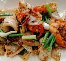 ข้าวราดทะเลผัดพริกไทยดำ