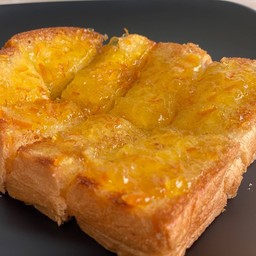 ขนมปังปิ้ง เนย-แยมส้ม (1 แผ่น)