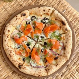 SMOKED SALMON PIZZA