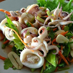 ยำปลาหมึก