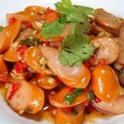 ข้าวหน้าไส้กรอกผัดพริกขี้หนูสวน