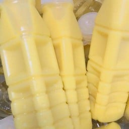 ผลไม้ปอกสดใหม่พร้อมทาน น้ำนมข้าวโพดสดๆ