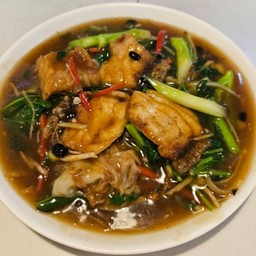 ก๋วยเตี๋ยวราดหน้าเนื้อปลากระพงเต้าซี่