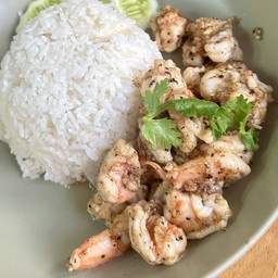 ข้าวราดกุ้งทะเลผัดกระเทียม