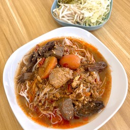 ขนมจีนน้ำเงี้ยวกระดูกหมูหมูสับ