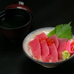 ข้าวหน้าปลาทูน่าสด