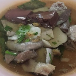 เกาเหลาเลือดหมูใส่ทุกอย่าง