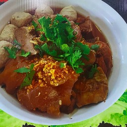 ก๋วยเตี๋ยวเนื้อตุ๋น,เอ็นตุ๋น,ลูกชิ้น