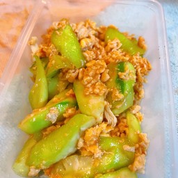 Stir Fried Zucchini With Eggs