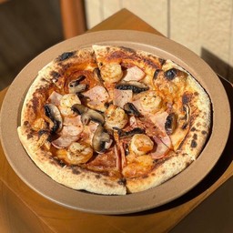 Oikos special pizza