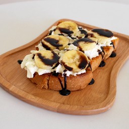 ปังแผ่นวิปครีมกล้วยช็อคโกแลต