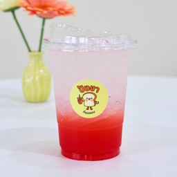 สตรอว์เบอร์รี่โซดา