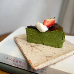 MATCHA BASQUE BURNT CHEESECAKE
