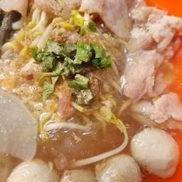 ก๋วยเตี๋ยวหมูน้ำใส