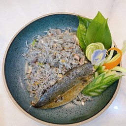 ข้าวคลุกปลาทู กับยำน้ำปลาคุณยาย