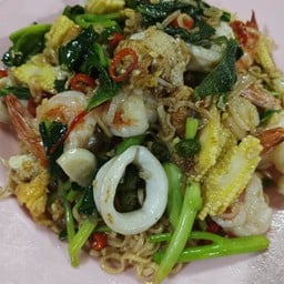 มาม่าผัดขี้เมาทะเล