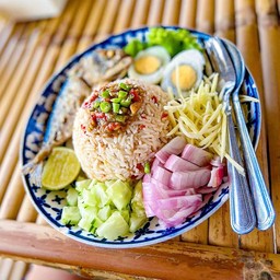 ข้าวคลุกน้ำพริกกะปิ ปลาทู ไข่ต้ม