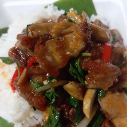 ผัดพริกเผาราดข้าว