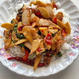 กระเพราหมูชิ้นใส่หน่อไม้